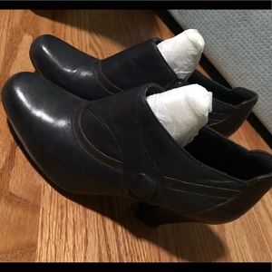 Clarks Bendables Leather Black Booties 9.5W